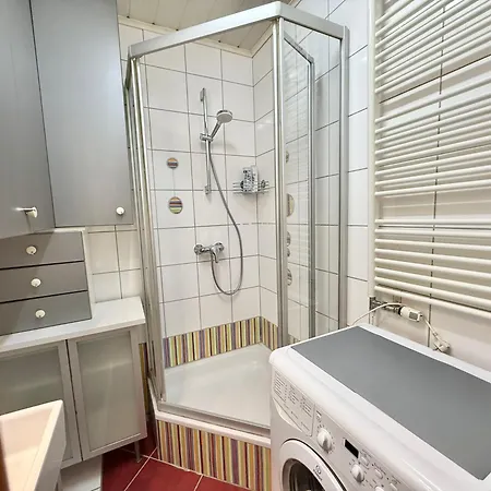 Stylish Near Airport Апартаменты